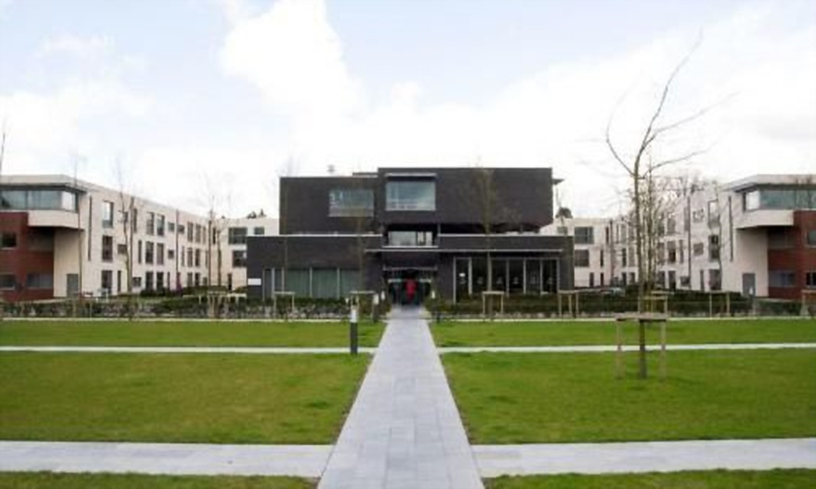 WZC De Liberteyt — intergenerational community garden — UrbanCubby installation in Ghent